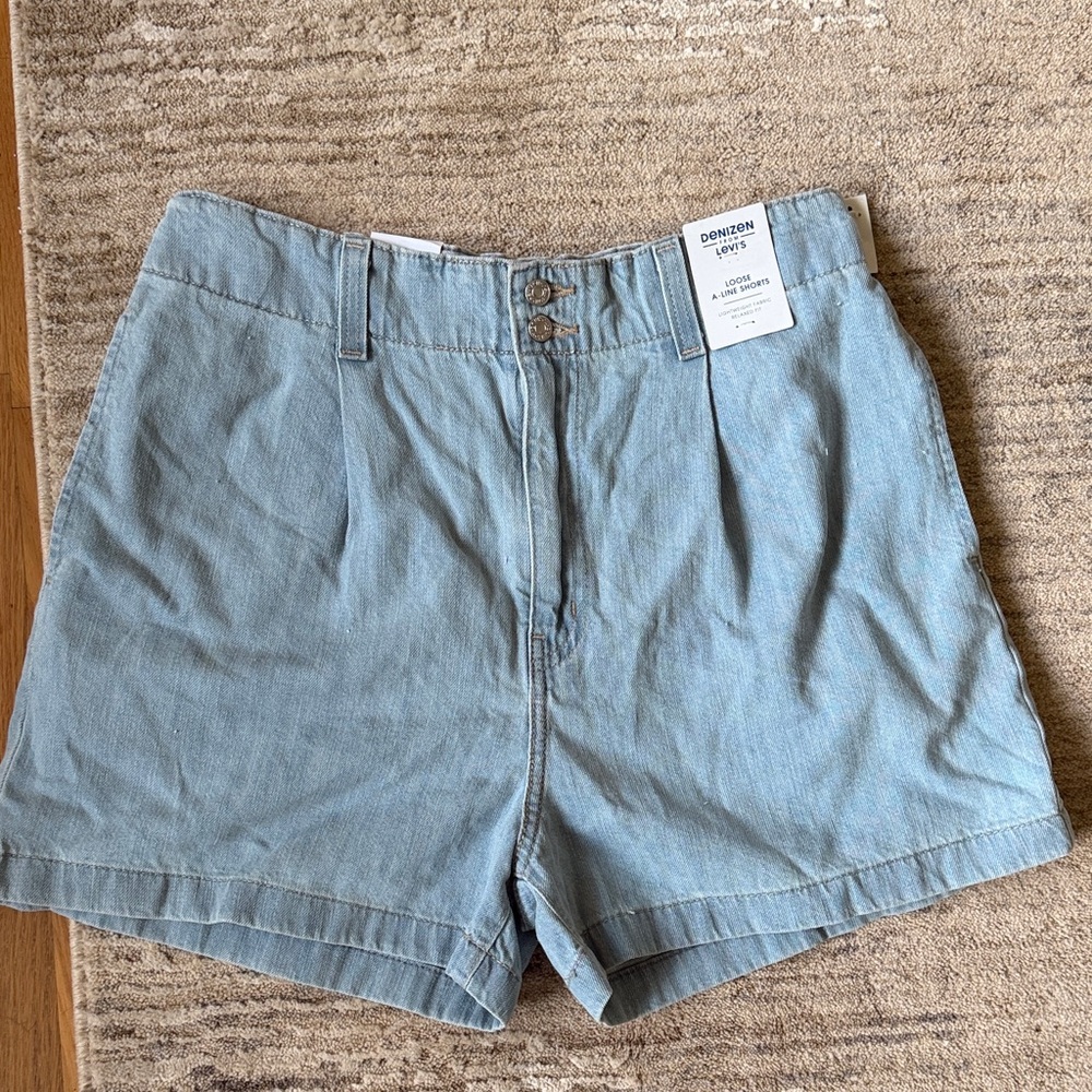 Light Blue Denim Women’s Shorts from Levi’s. Womens size 6 or 28